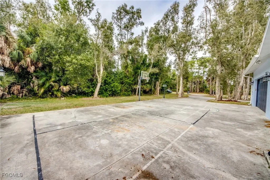 706 SW 6th Street Cape Coral FL 33991