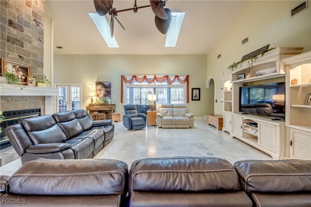 706 SW 6th Street Cape Coral FL 33991
