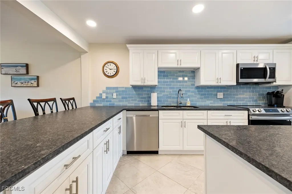 843 SE 46th Lane Cape Coral FL 33904