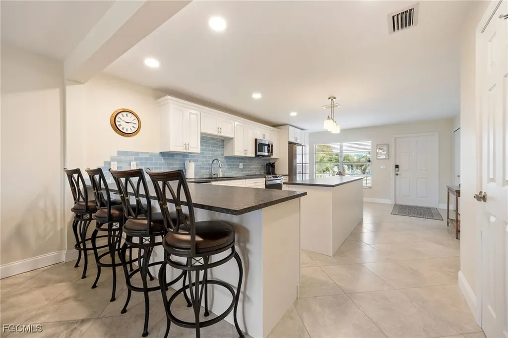 843 SE 46th Lane Cape Coral FL 33904