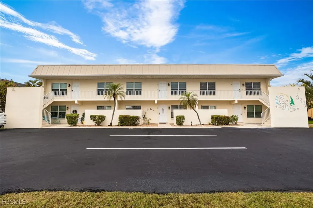 843 SE 46th Lane Cape Coral FL 33904