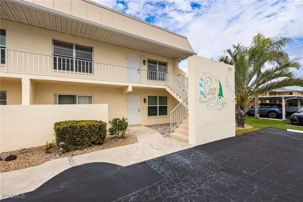 843 SE 46th Lane Cape Coral FL 33904