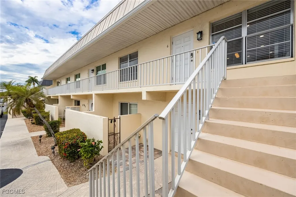 843 SE 46th Lane Cape Coral FL 33904