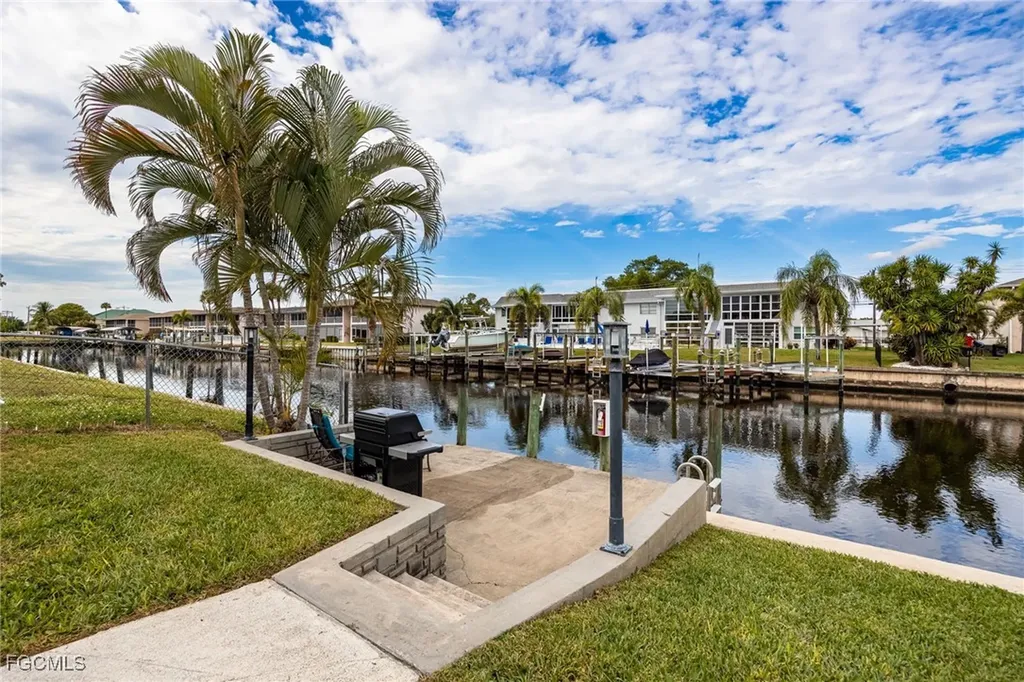 843 SE 46th Lane Cape Coral FL 33904