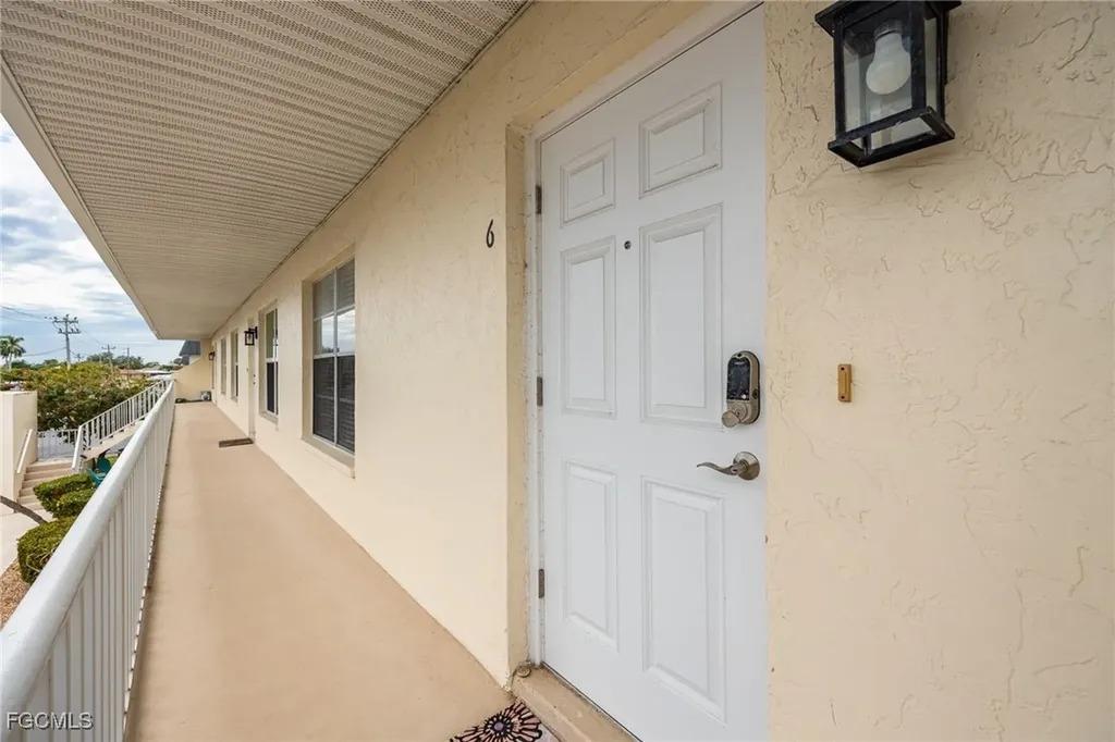 843 SE 46th Lane Cape Coral FL 33904