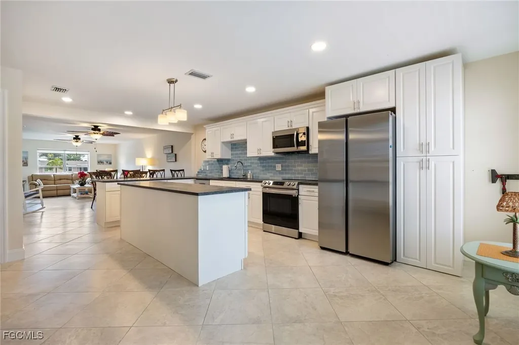843 SE 46th Lane Cape Coral FL 33904