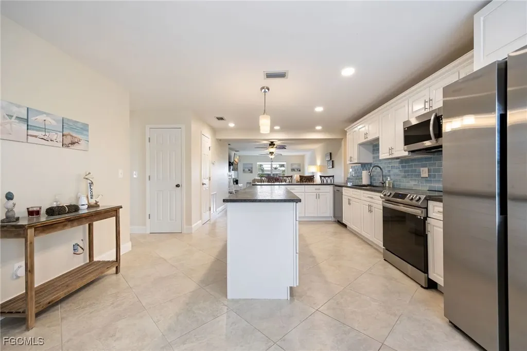 843 SE 46th Lane Cape Coral FL 33904