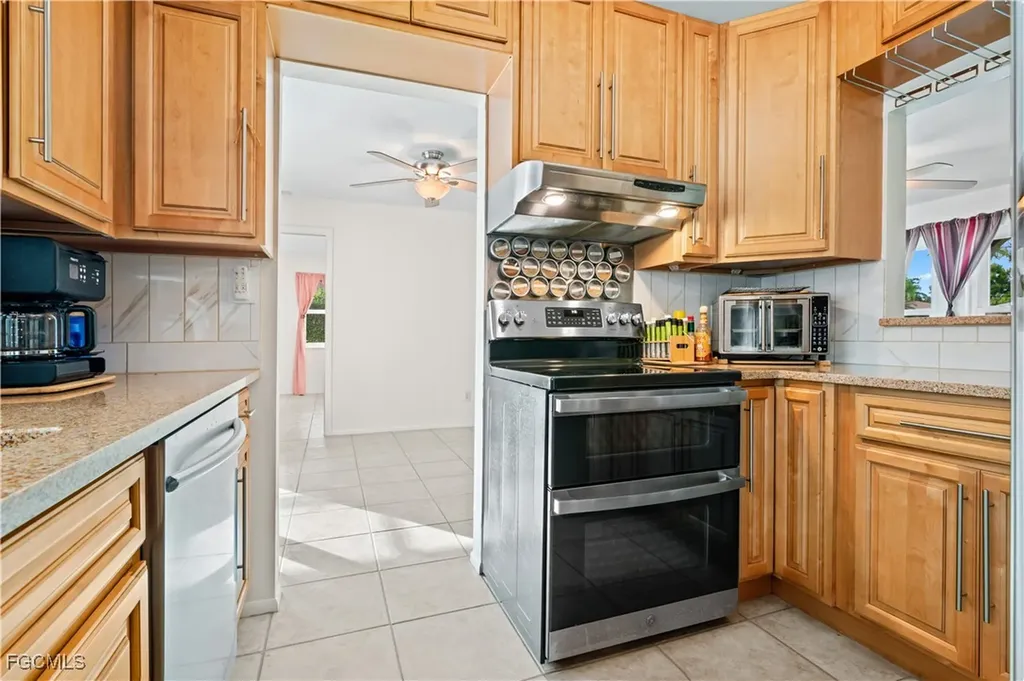 1318 SE 19th Terrace Cape Coral FL 33990