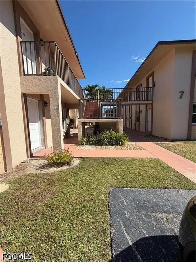 16881 Davis Road Fort Myers FL 33908