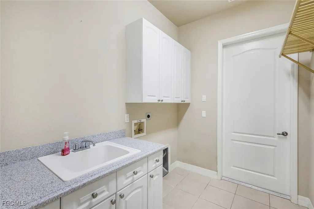 3939 SW 27th Court Cape Coral FL 33914