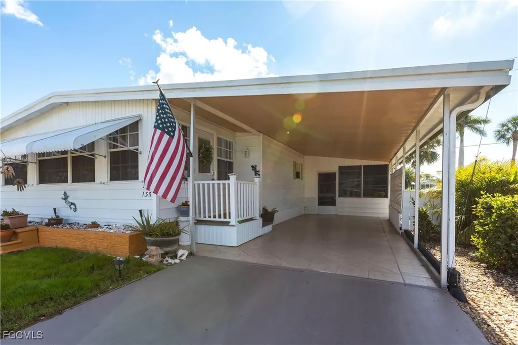 5701 Captain John Smith Loop North Fort Myers FL 33917