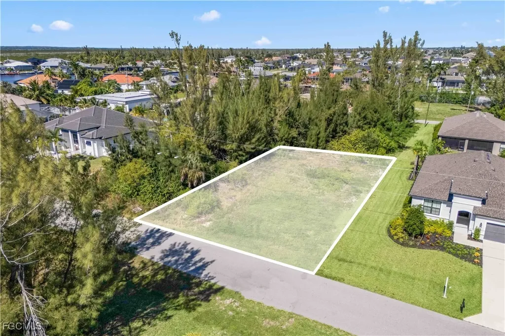 3805 SW 3rd Street Cape Coral FL 33991