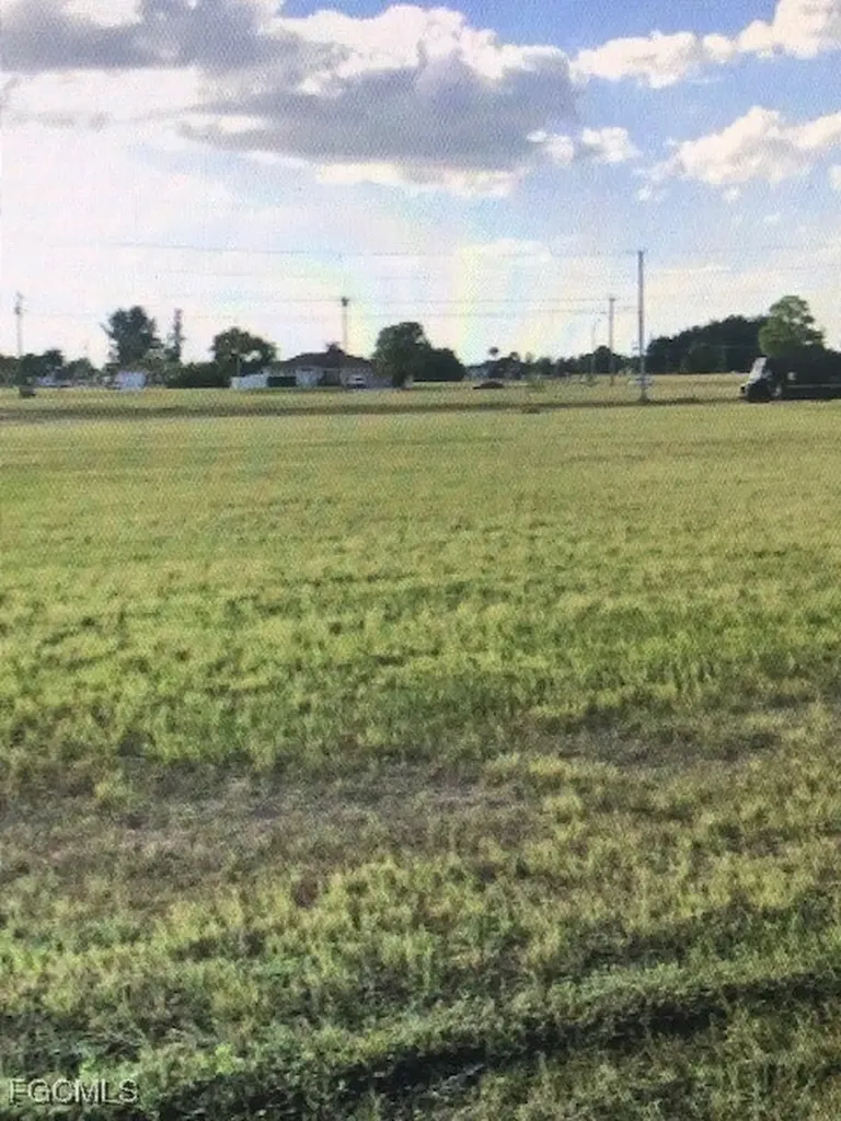 1438 NE 1st Avenue Cape Coral FL 33909