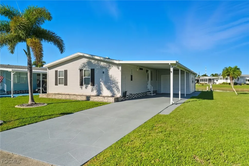 276 Lakeside Drive North Fort Myers FL 33903