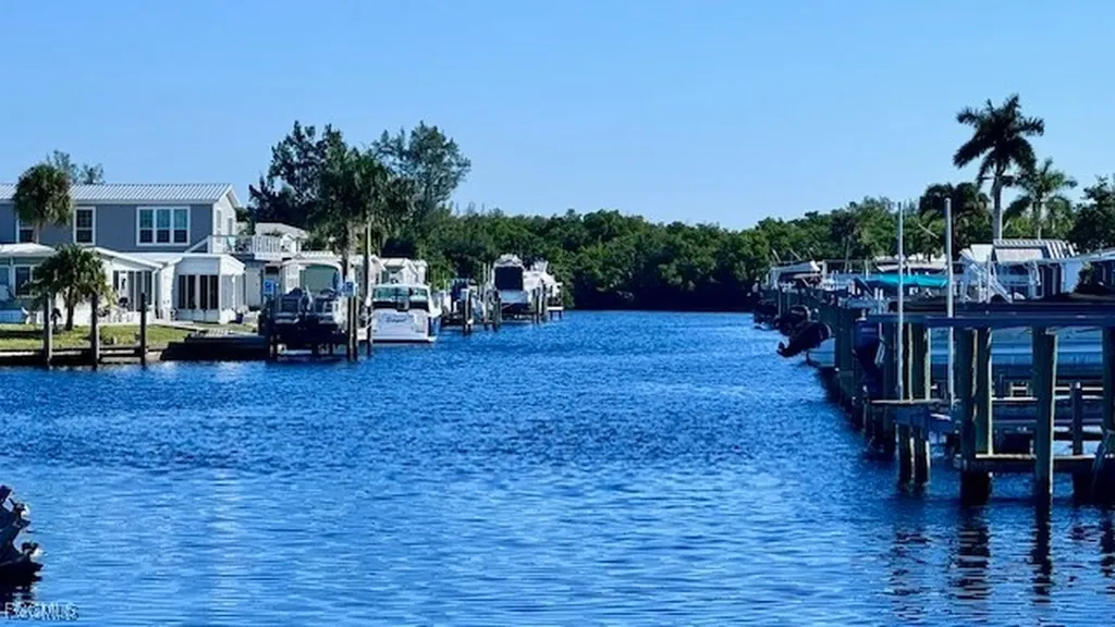 5563 Sir Walter Way North Fort Myers FL 33917