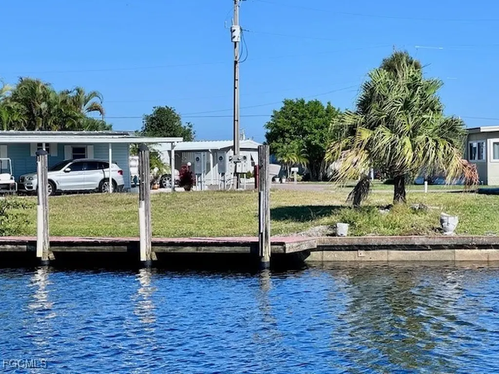 5563 Sir Walter Way North Fort Myers FL 33917