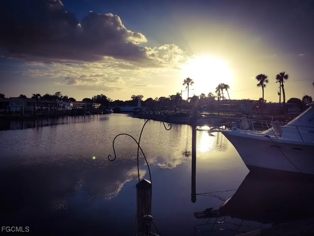 5563 Sir Walter Way North Fort Myers FL 33917