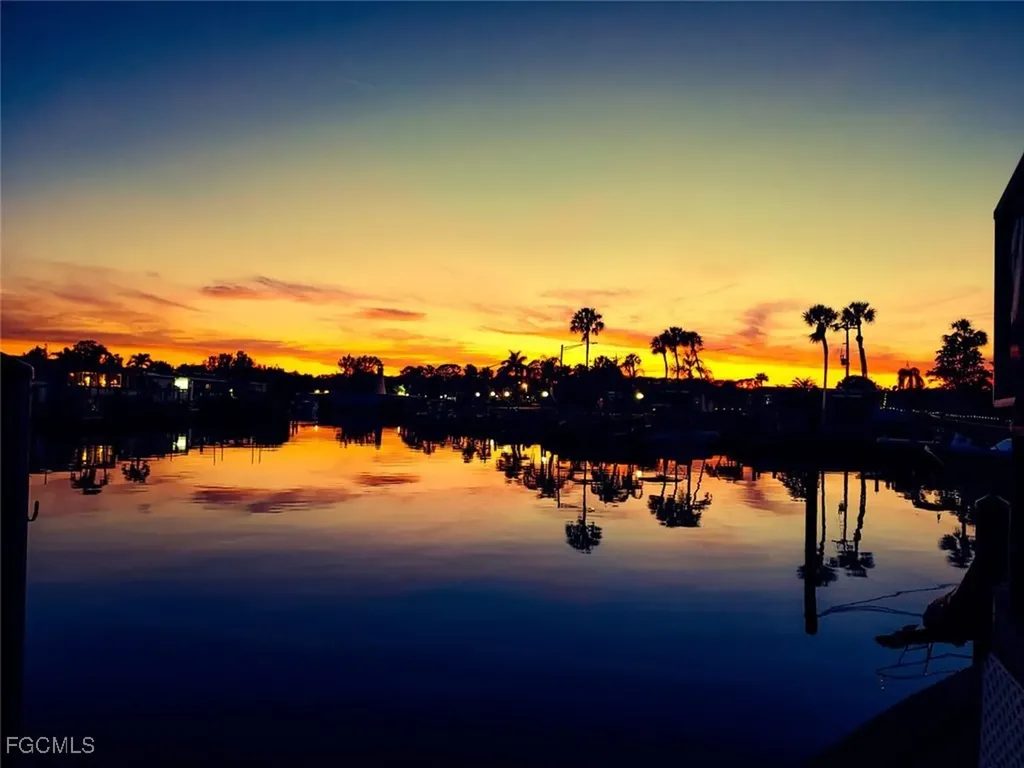 5563 Sir Walter Way North Fort Myers FL 33917