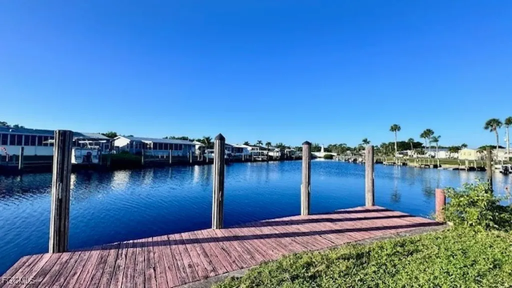 5563 Sir Walter Way North Fort Myers FL 33917