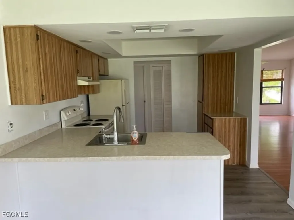 5367 Coral Avenue Cape Coral FL 33904