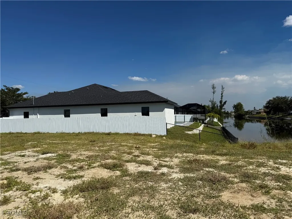 2805 SW 7th Place Cape Coral FL 33914