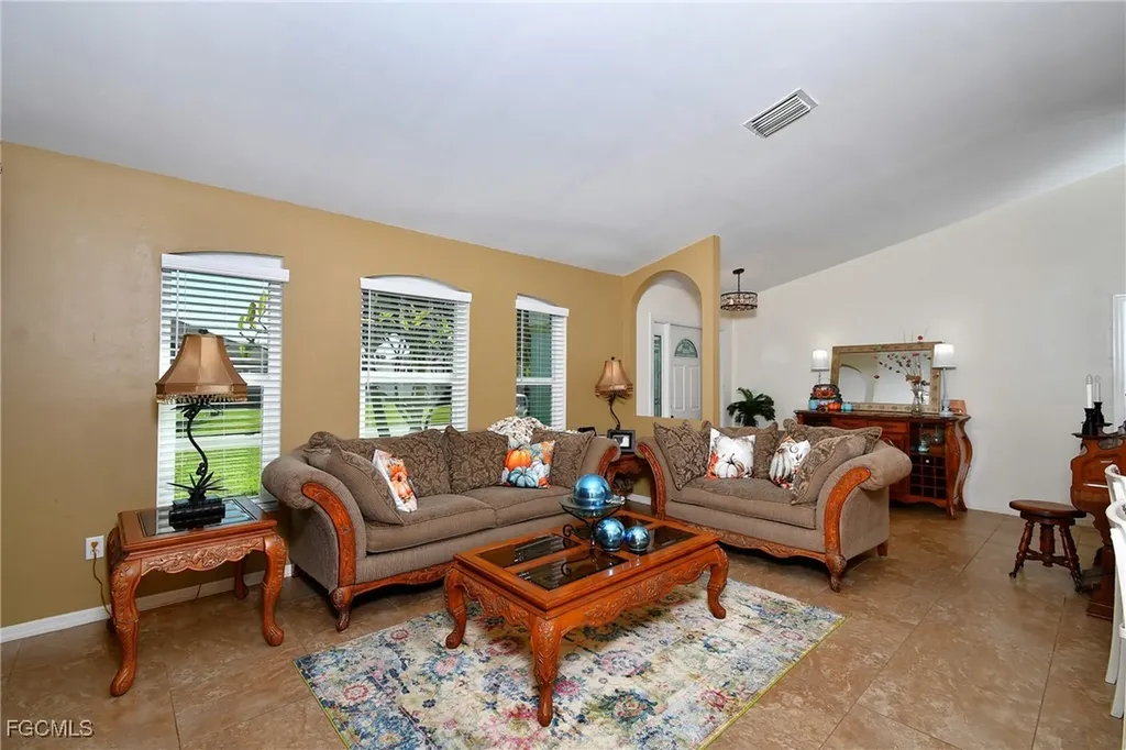 1306 SW 4th Place Cape Coral FL 33991