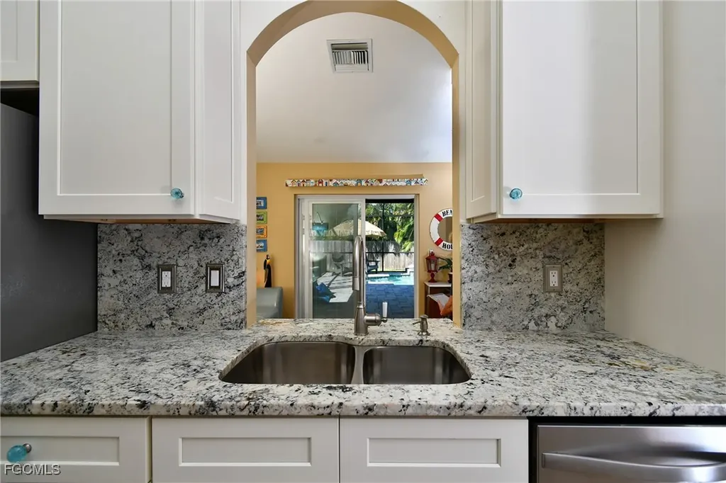 1306 SW 4th Place Cape Coral FL 33991