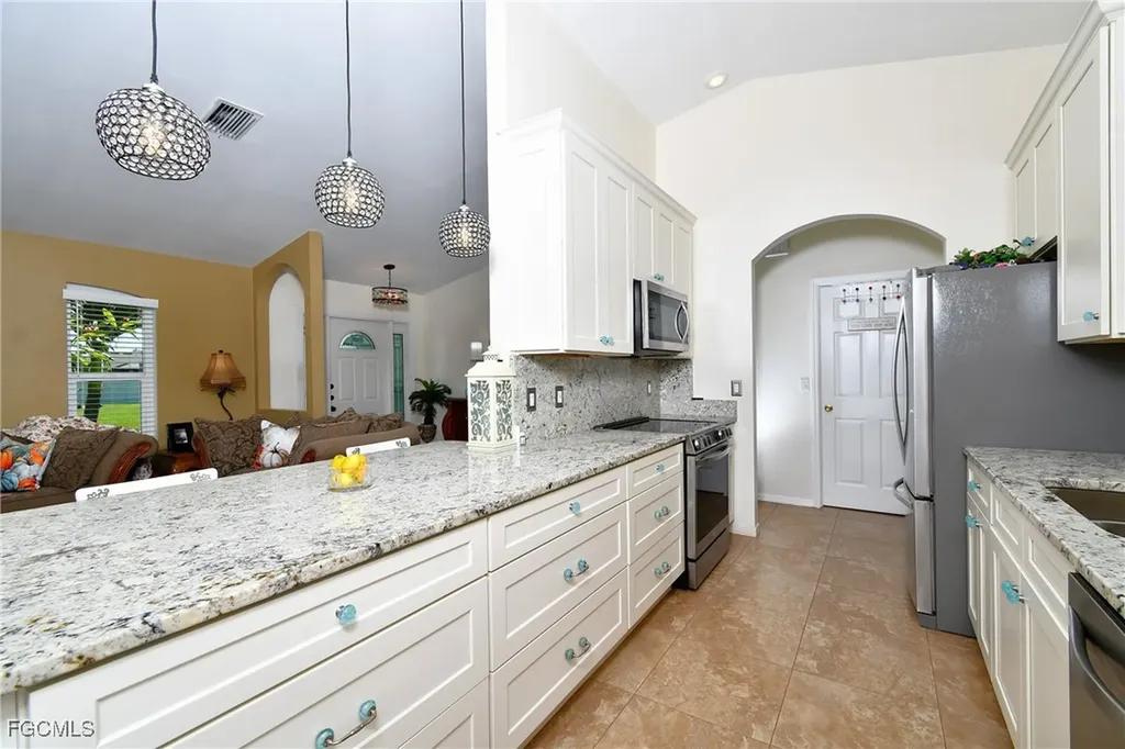 1306 SW 4th Place Cape Coral FL 33991