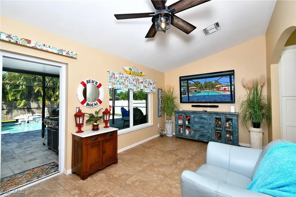 1306 SW 4th Place Cape Coral FL 33991