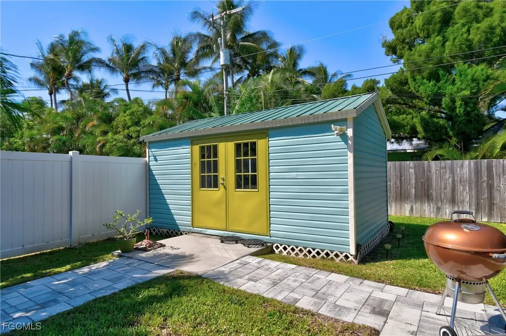 1306 SW 4th Place Cape Coral FL 33991