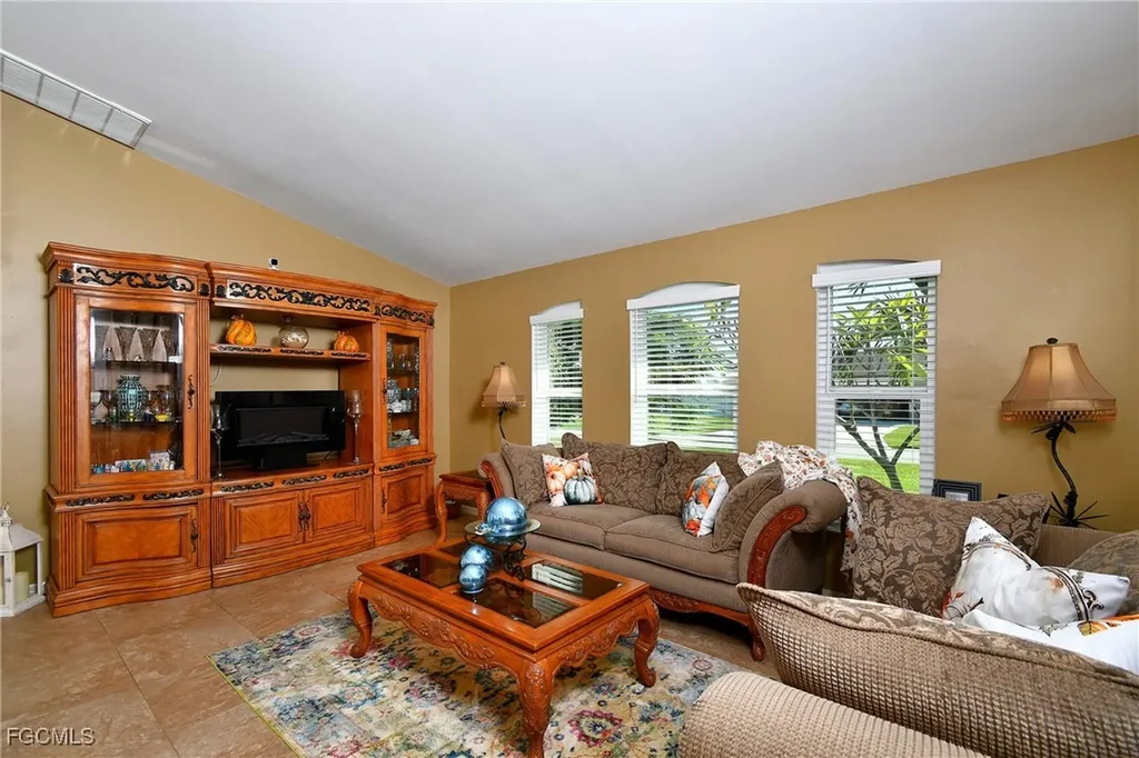 1306 SW 4th Place Cape Coral FL 33991