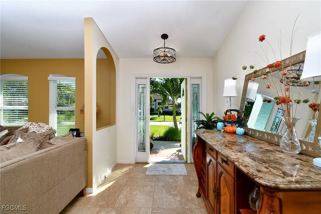 1306 SW 4th Place Cape Coral FL 33991