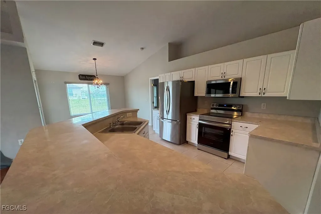 1417 NE 4th Place Cape Coral FL 33909