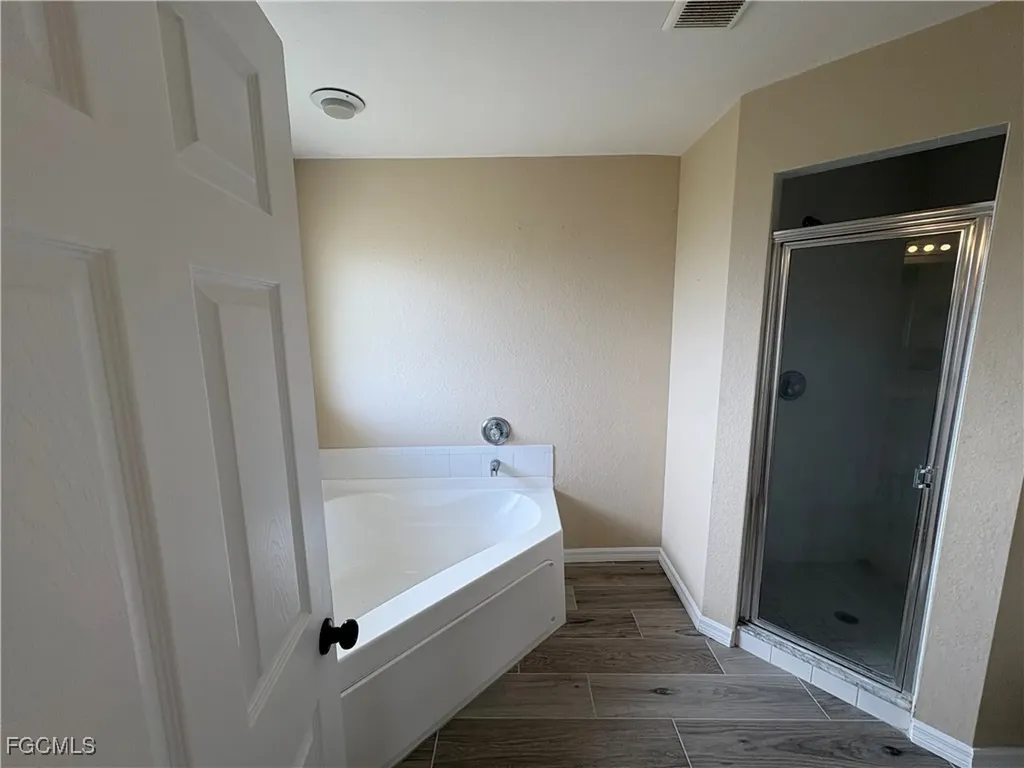 1417 NE 4th Place Cape Coral FL 33909