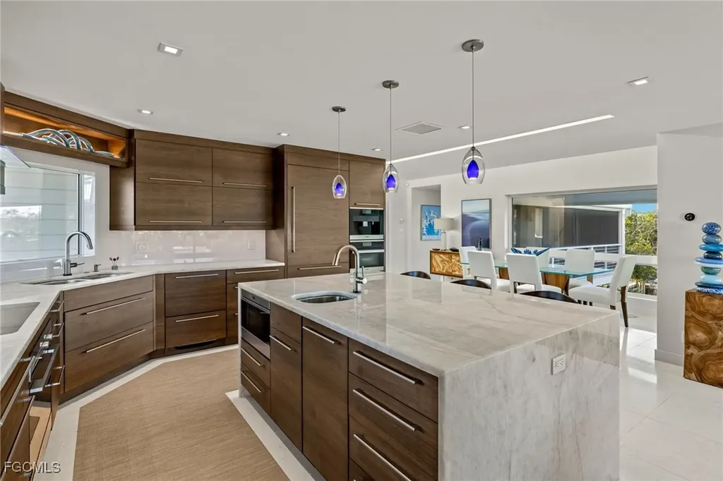 1290 Bay Drive Sanibel FL 33957