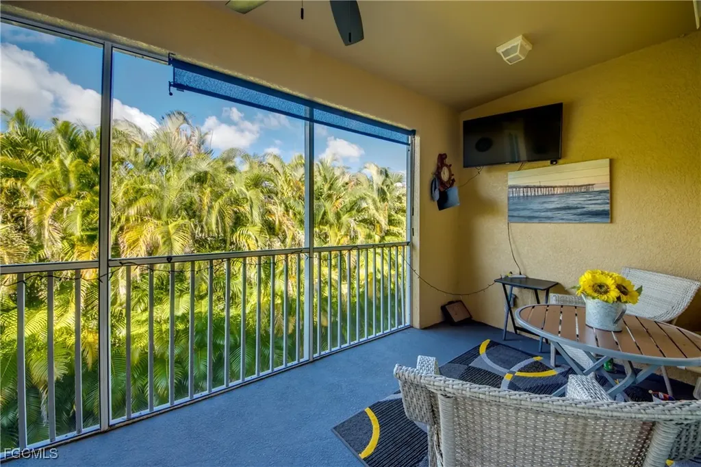 1051 Winding Pines Circle Cape Coral FL 33909