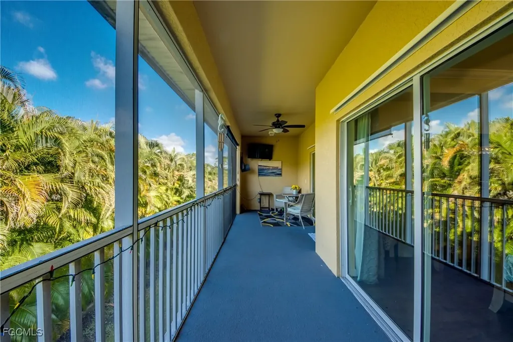 1051 Winding Pines Circle Cape Coral FL 33909