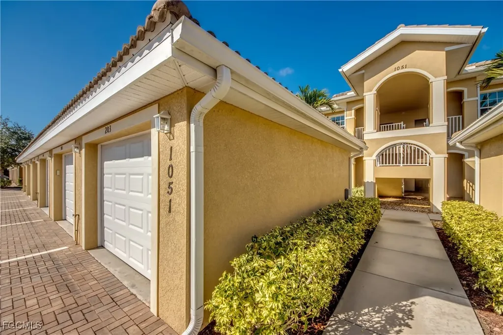 1051 Winding Pines Circle Cape Coral FL 33909