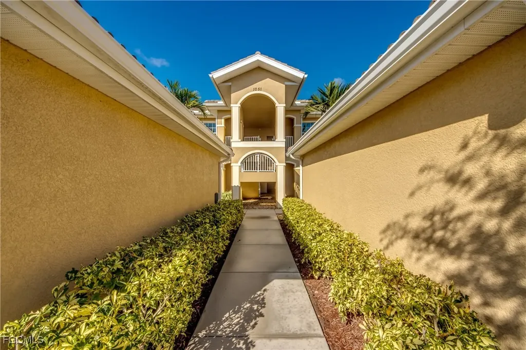1051 Winding Pines Circle Cape Coral FL 33909