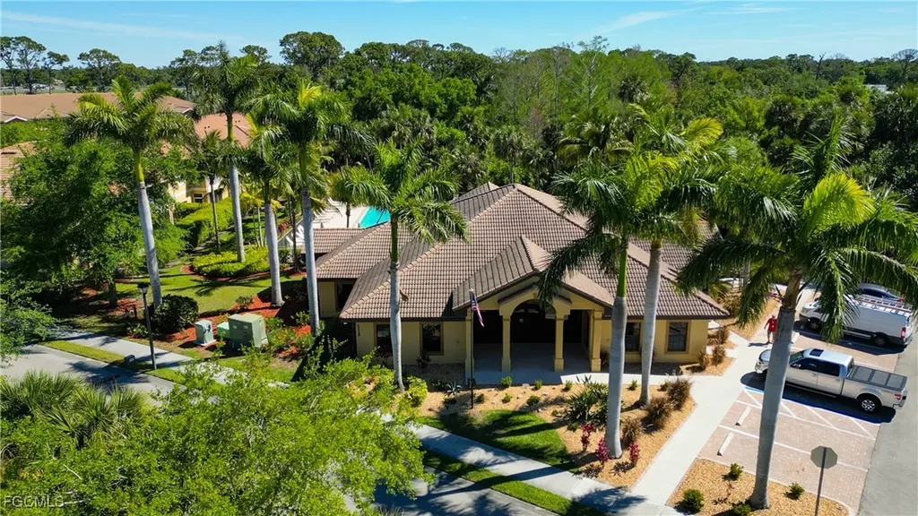 1051 Winding Pines Circle Cape Coral FL 33909