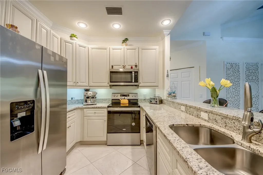 1051 Winding Pines Circle Cape Coral FL 33909