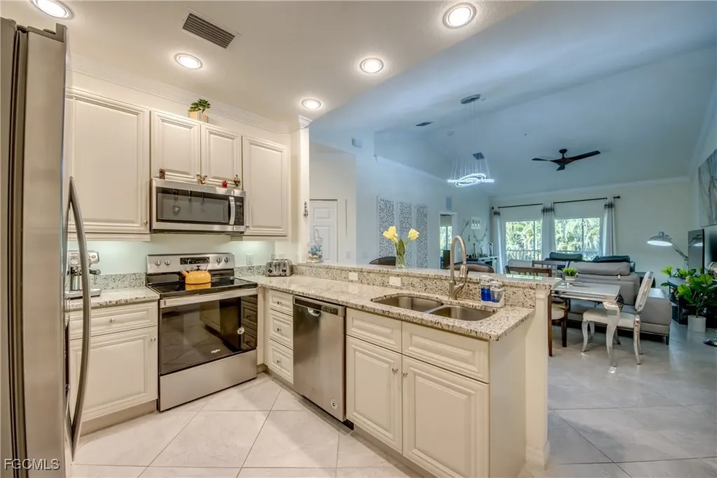 1051 Winding Pines Circle Cape Coral FL 33909