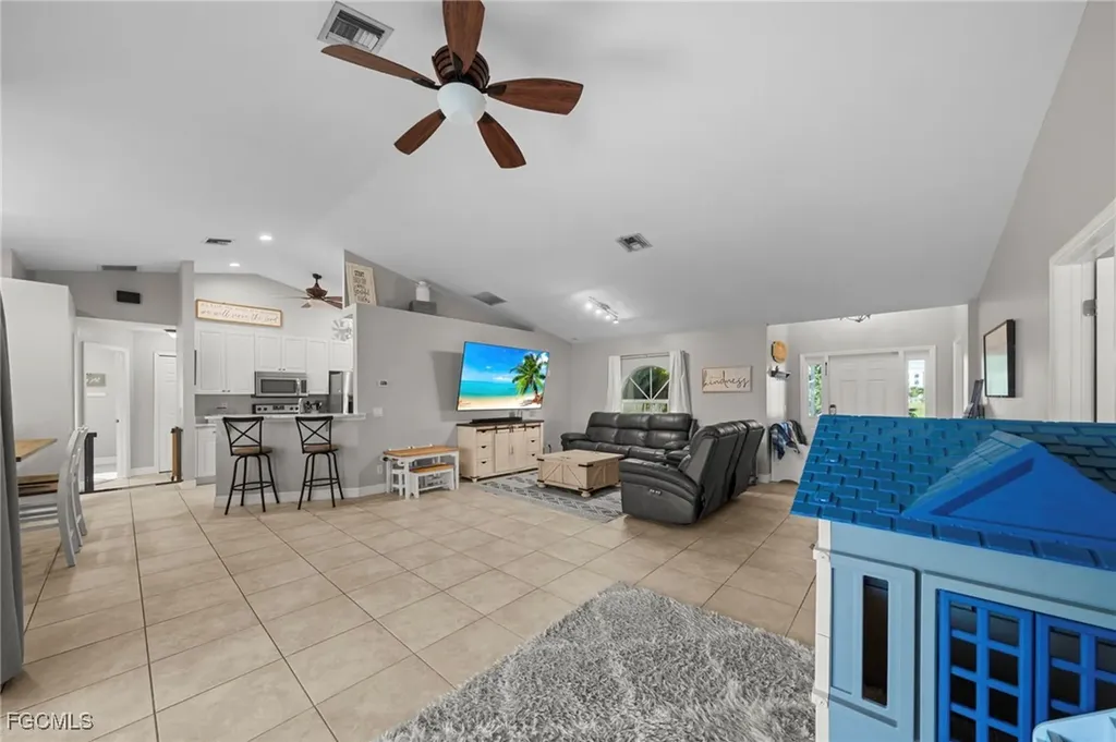 203 NW 4th Avenue Cape Coral FL 33993