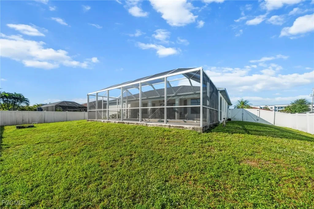 203 NW 4th Avenue Cape Coral FL 33993