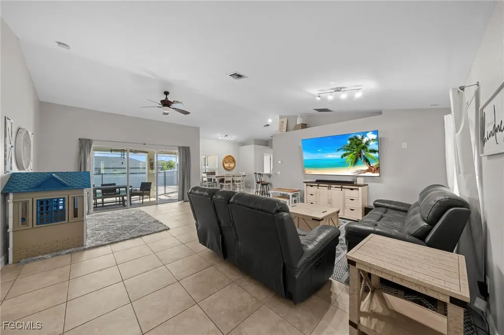 203 NW 4th Avenue Cape Coral FL 33993