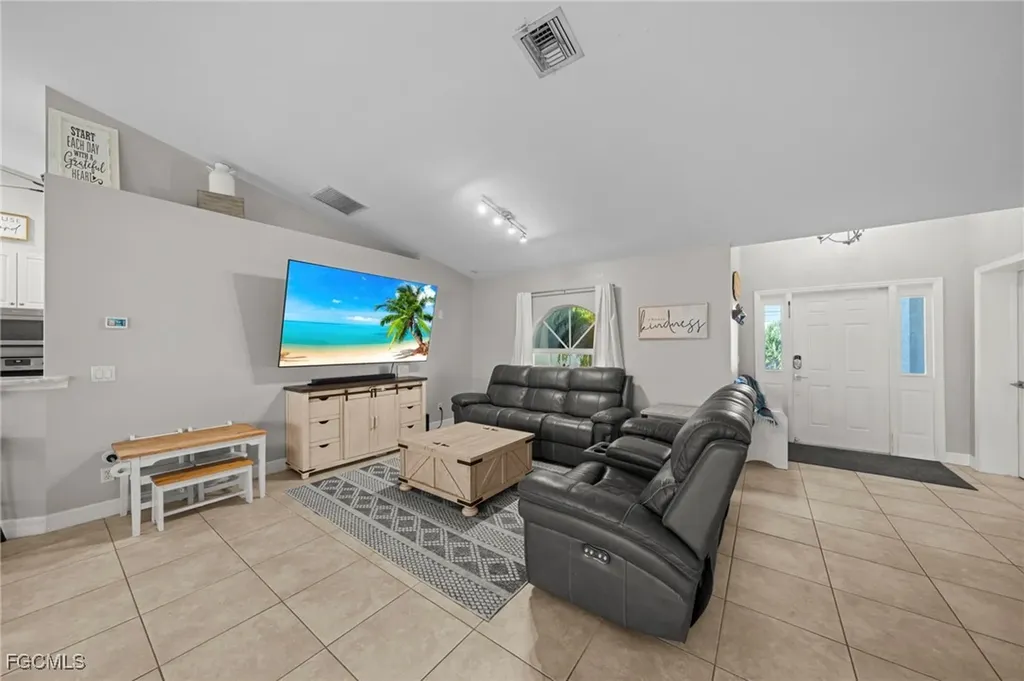203 NW 4th Avenue Cape Coral FL 33993