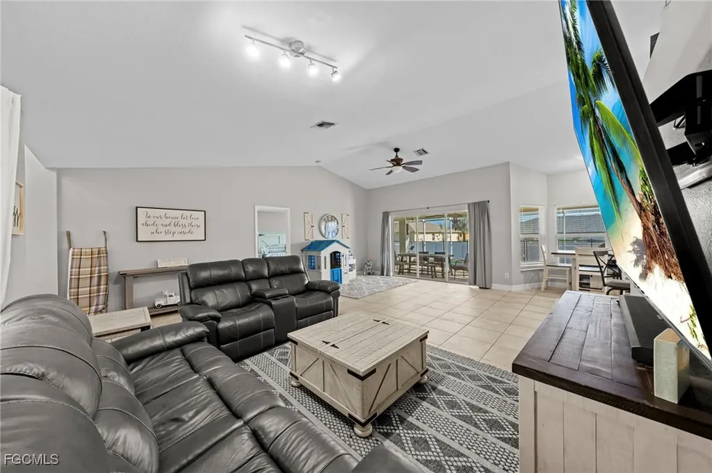 203 NW 4th Avenue Cape Coral FL 33993