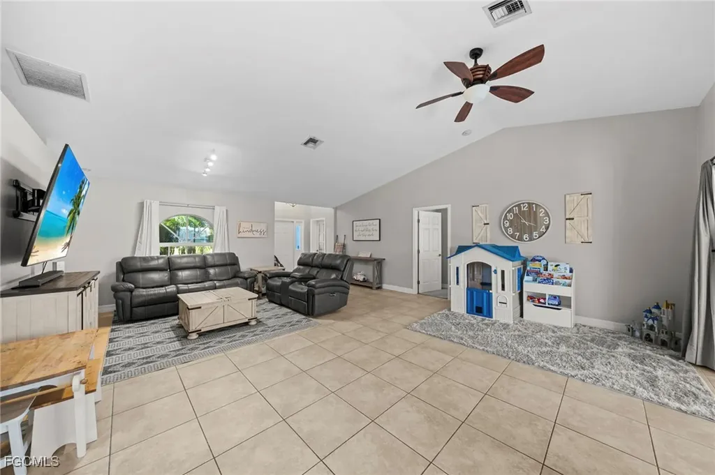 203 NW 4th Avenue Cape Coral FL 33993