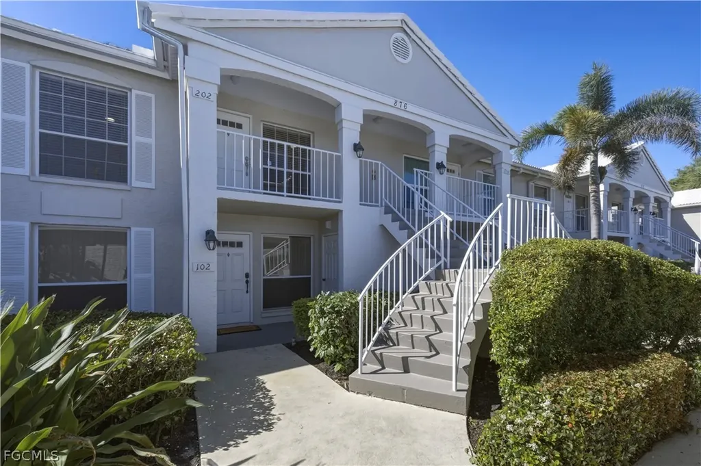 876 Gulf Pavilion Drive Naples FL 34108