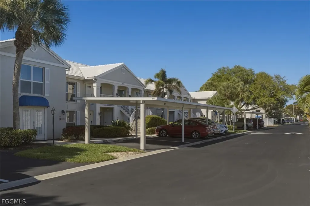 876 Gulf Pavilion Drive Naples FL 34108